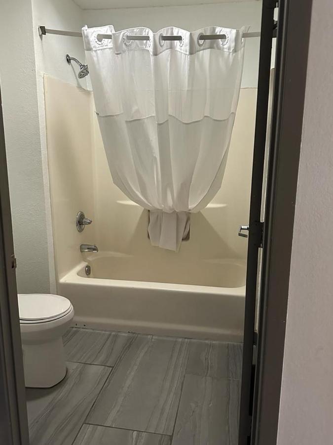 King Jetted Tub Suite - Non-Smoking